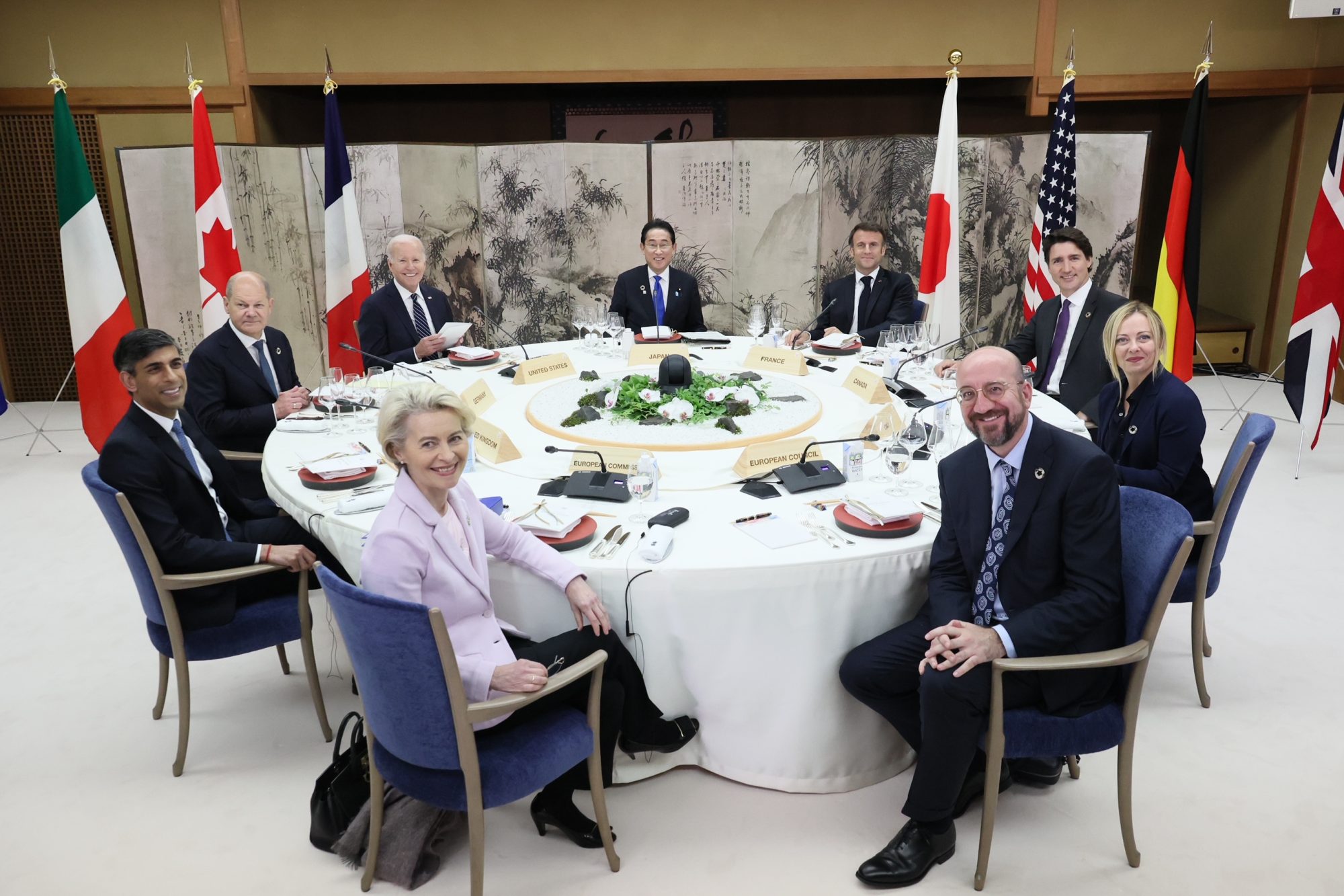 G7広島サミット、各国首脳は輪島塗の蒔絵入りボールペンを手に会議していたらしい